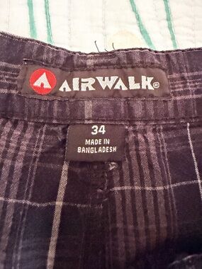 Airwalk Men's Black Plaid cargo shorts